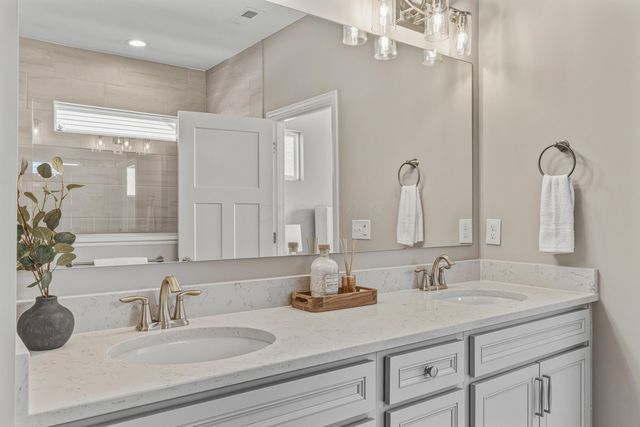 5552 Jessica Lane W, Powell, OH 43065