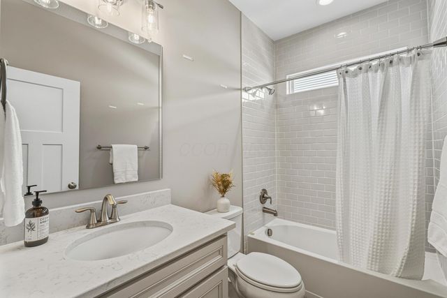 5552 Jessica Lane W, Powell, OH 43065