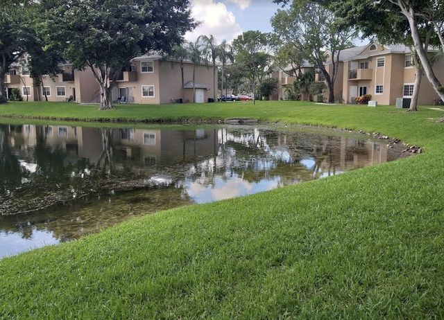 2121 NW 96TH Terrace 14M, Pembroke Pines, FL 33024