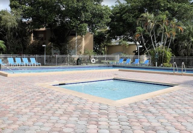 2121 NW 96TH Terrace 14M, Pembroke Pines, FL 33024