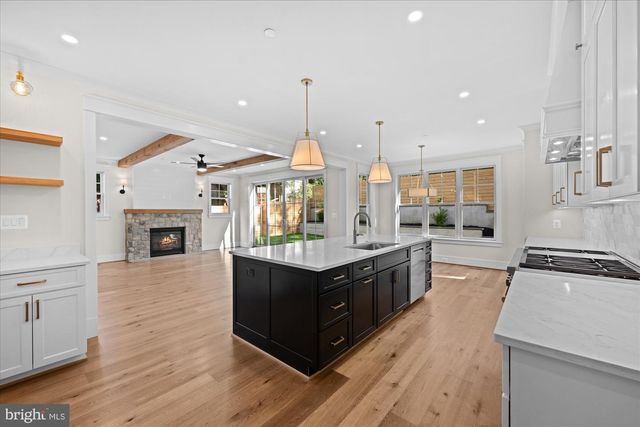 5904 GREENTREE RD, Bethesda, MD 20817