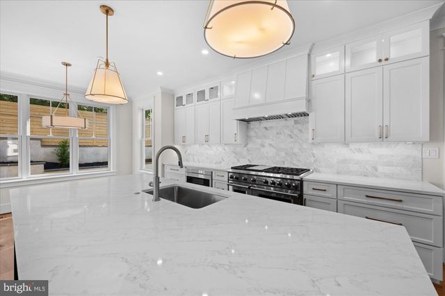 5904 GREENTREE RD, Bethesda, MD 20817
