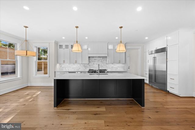 5904 GREENTREE RD, Bethesda, MD 20817