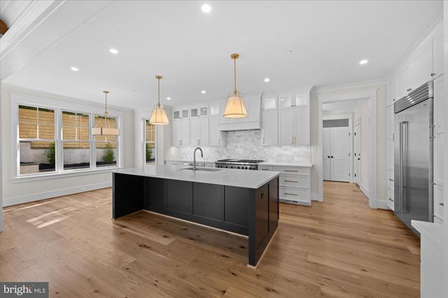 5904 GREENTREE RD, Bethesda, MD 20817