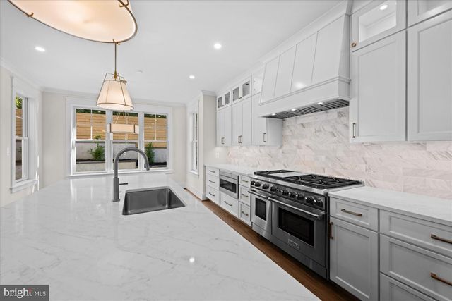 5904 GREENTREE RD, Bethesda, MD 20817