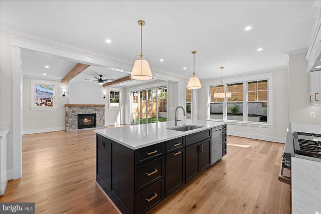 5904 GREENTREE RD, Bethesda, MD 20817