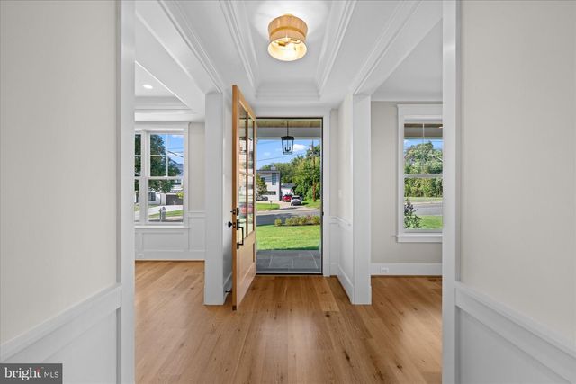 5904 GREENTREE RD, Bethesda, MD 20817