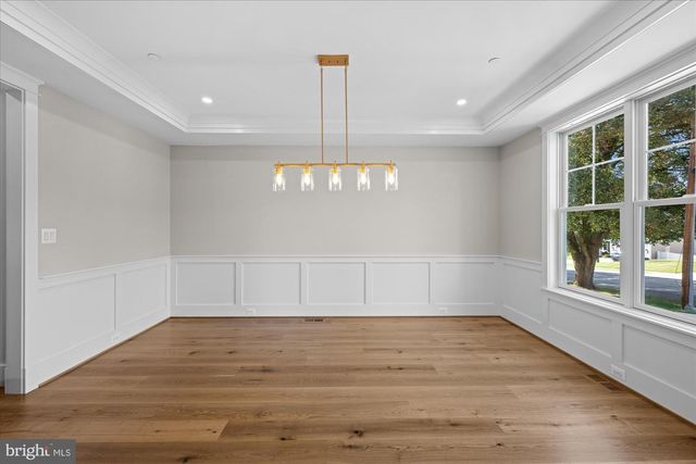5904 GREENTREE RD, Bethesda, MD 20817
