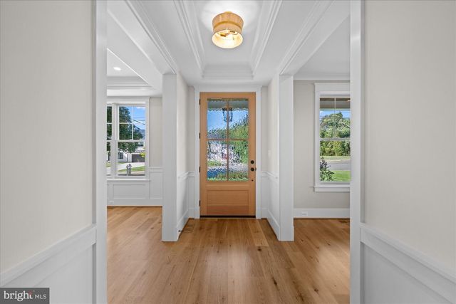 5904 GREENTREE RD, Bethesda, MD 20817