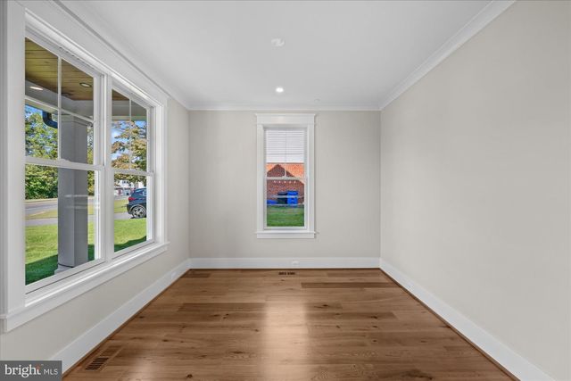 5904 GREENTREE RD, Bethesda, MD 20817