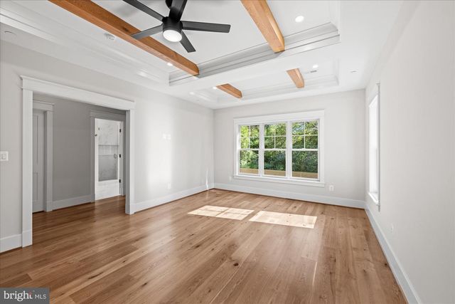 5904 GREENTREE RD, Bethesda, MD 20817