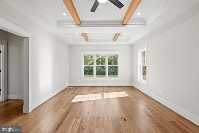 5904 GREENTREE RD, Bethesda, MD 20817