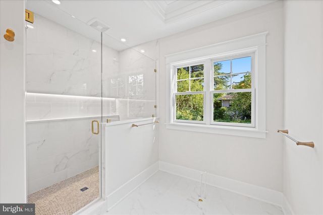 5904 GREENTREE RD, Bethesda, MD 20817