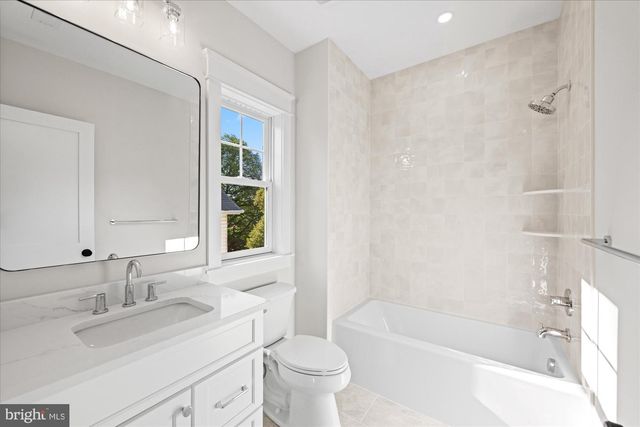 5904 GREENTREE RD, Bethesda, MD 20817