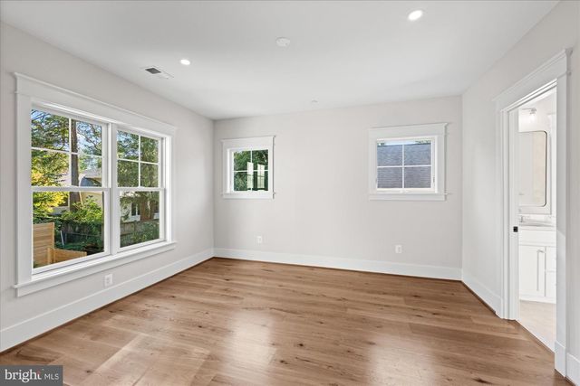 5904 GREENTREE RD, Bethesda, MD 20817