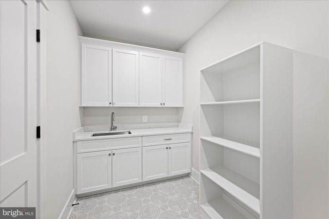 5904 GREENTREE RD, Bethesda, MD 20817