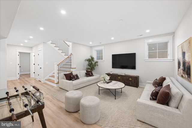 5904 GREENTREE RD, Bethesda, MD 20817