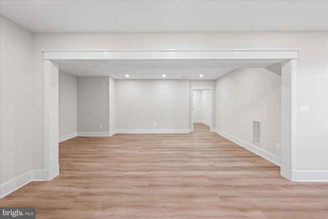 5904 GREENTREE RD, Bethesda, MD 20817