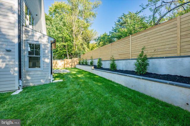 5904 GREENTREE RD, Bethesda, MD 20817