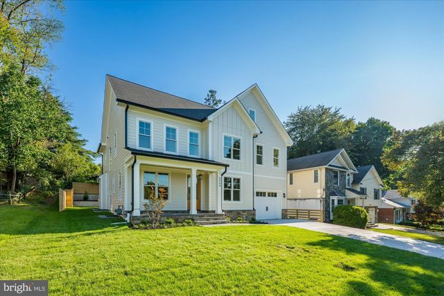 5904 GREENTREE RD, Bethesda, MD 20817