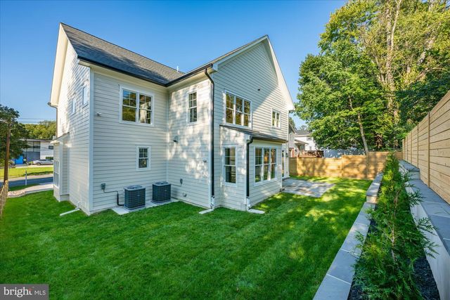 5904 GREENTREE RD, Bethesda, MD 20817