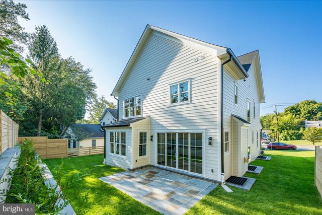 5904 GREENTREE RD, Bethesda, MD 20817