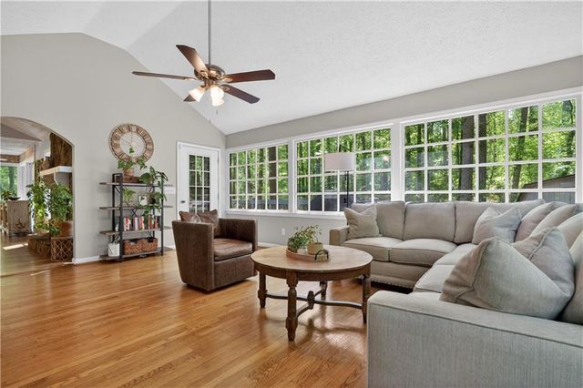 226 Watkins Glen Drive NE, Kennesaw, GA 30144