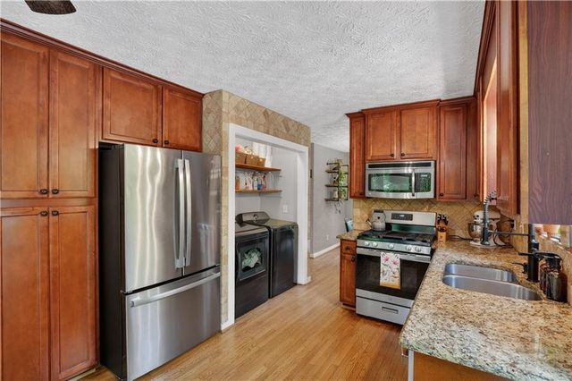 226 Watkins Glen Drive NE, Kennesaw, GA 30144