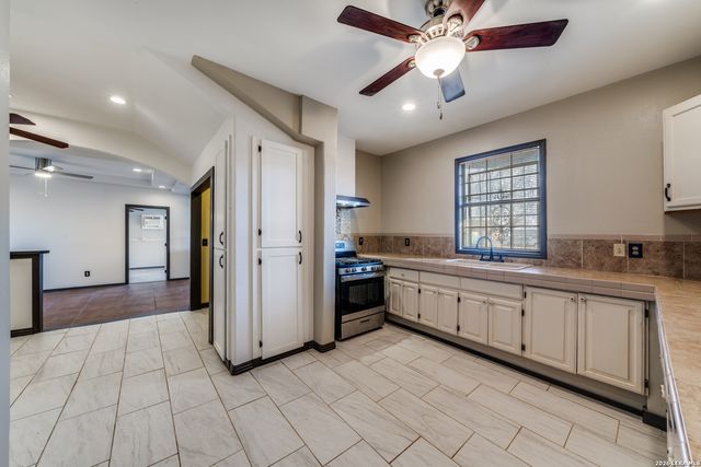 137 Colby St, San Antonio, TX 78237