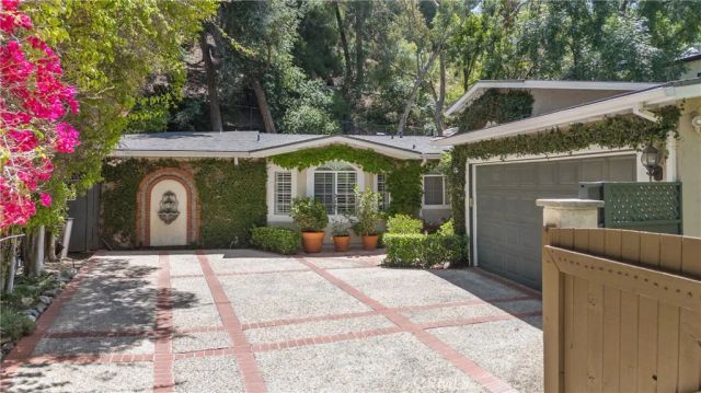 3818 Hayvenhurst Avenue, Encino, CA 91436