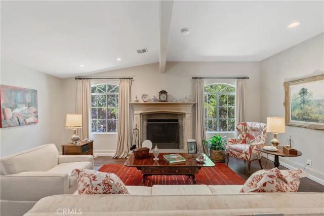 3818 Hayvenhurst Avenue, Encino, CA 91436