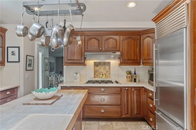 3818 Hayvenhurst Avenue, Encino, CA 91436