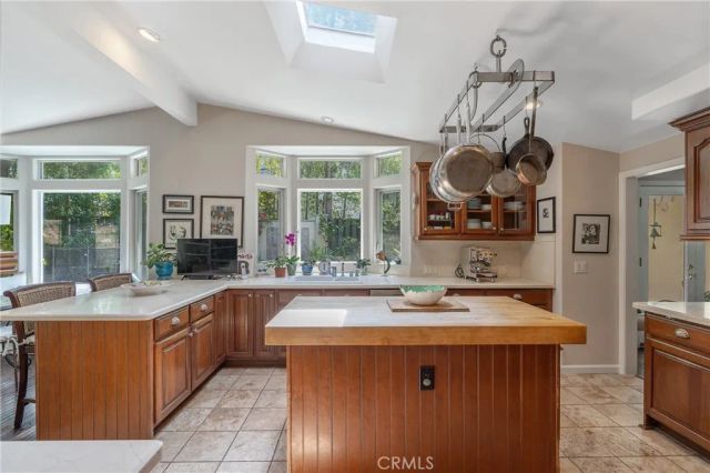 3818 Hayvenhurst Avenue, Encino, CA 91436