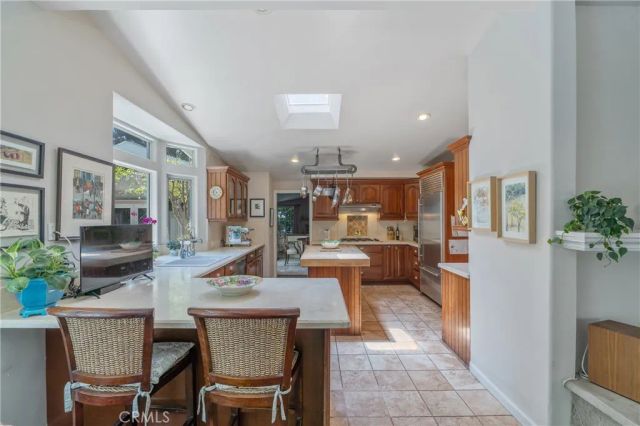 3818 Hayvenhurst Avenue, Encino, CA 91436