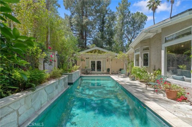 3818 Hayvenhurst Avenue, Encino, CA 91436