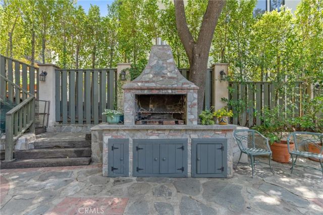 3818 Hayvenhurst Avenue, Encino, CA 91436