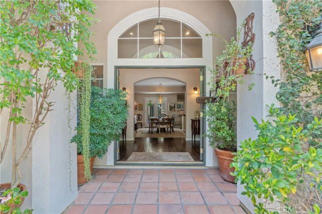 3818 Hayvenhurst Avenue, Encino, CA 91436