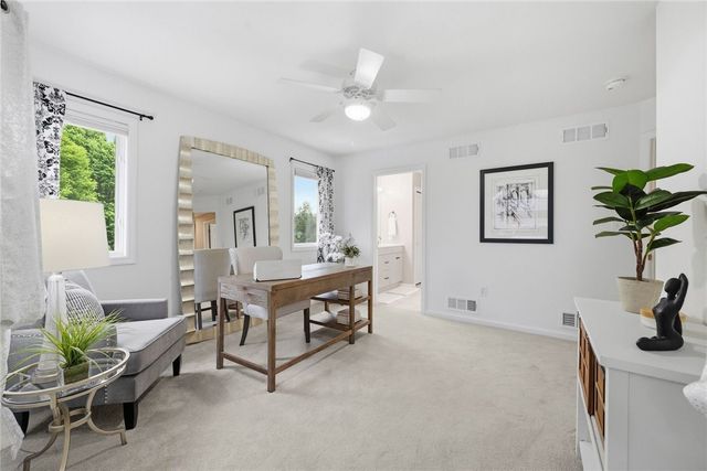 1807 Willow Oak Dr, Franklin Park, PA 15090