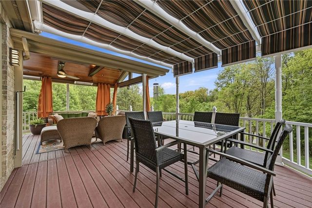1807 Willow Oak Dr, Franklin Park, PA 15090