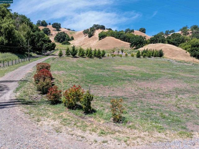 60 Hampton Road, Martinez, CA 94553