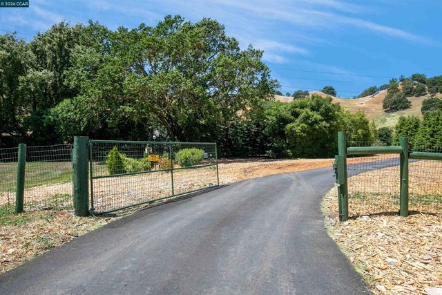 60 Hampton Road, Martinez, CA 94553