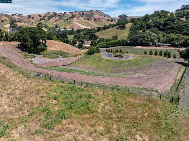 60 Hampton Road, Martinez, CA 94553