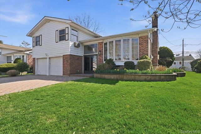34 Bonnie Drive, Westbury, NY 11590