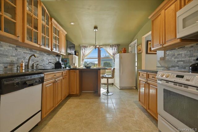 34 Bonnie Drive, Westbury, NY 11590