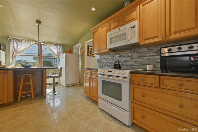 34 Bonnie Drive, Westbury, NY 11590