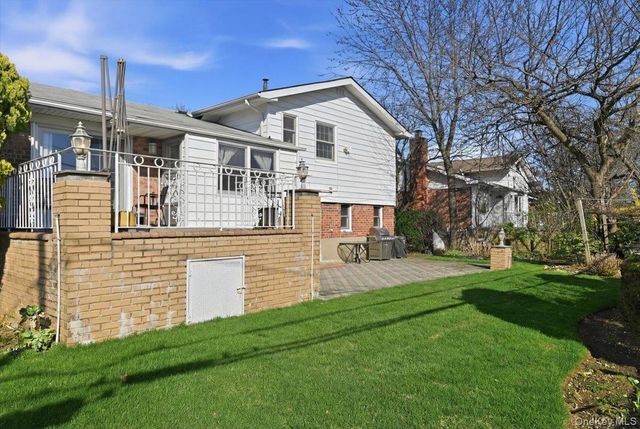 34 Bonnie Drive, Westbury, NY 11590