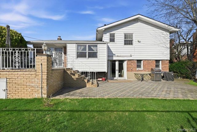 34 Bonnie Drive, Westbury, NY 11590
