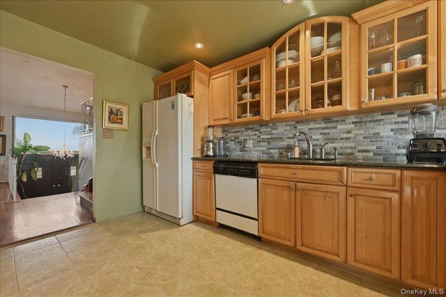 34 Bonnie Drive, Westbury, NY 11590