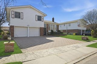34 Bonnie Drive, Westbury, NY 11590