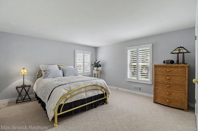 2020 Wickford Court, Bloomfield Charter Township, MI 48304